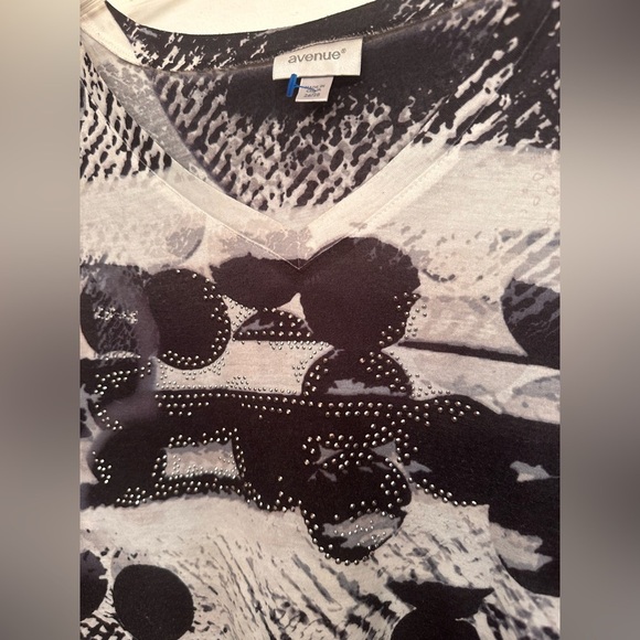 Avenue Monochrome Patterned Blouse - Picture 3 of 5